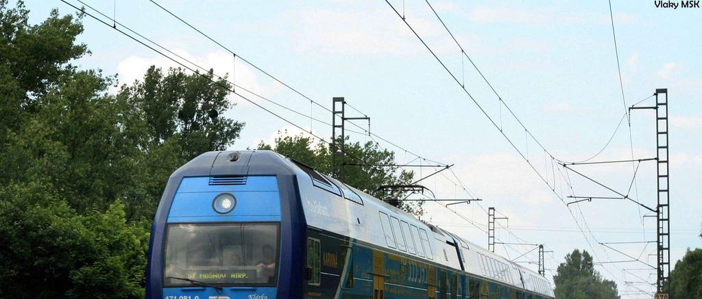 Obr. 5: Elektrická jednotka řady 471 s polepem odkazujícím na spolufinancování souprav Evropskou unií. (Zdroj: https://www.facebook.com/pg/vlakymsk/photos/?