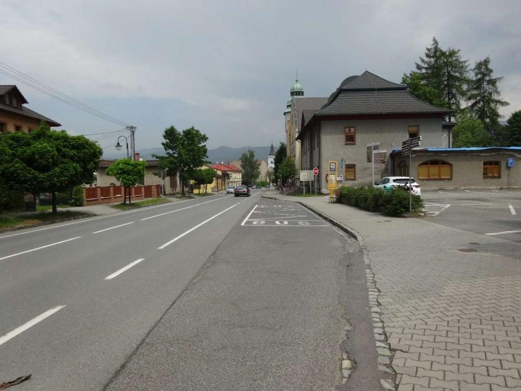 Autor navrhuje přestavbu dnešní jednosměrné autobusové zastávky Jablunkov, městský úřad na obousměrnou. Nejbližší autobusová zastávka Jablunkov,sanatorium se nachází ve vzdálenosti 600 m.