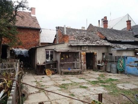 Prodej se dle řízení z KN V - 660/2016-805 uskutečnil na základě kupní smlouvy z 1/2016 za částku 1.500.000,- Kč.