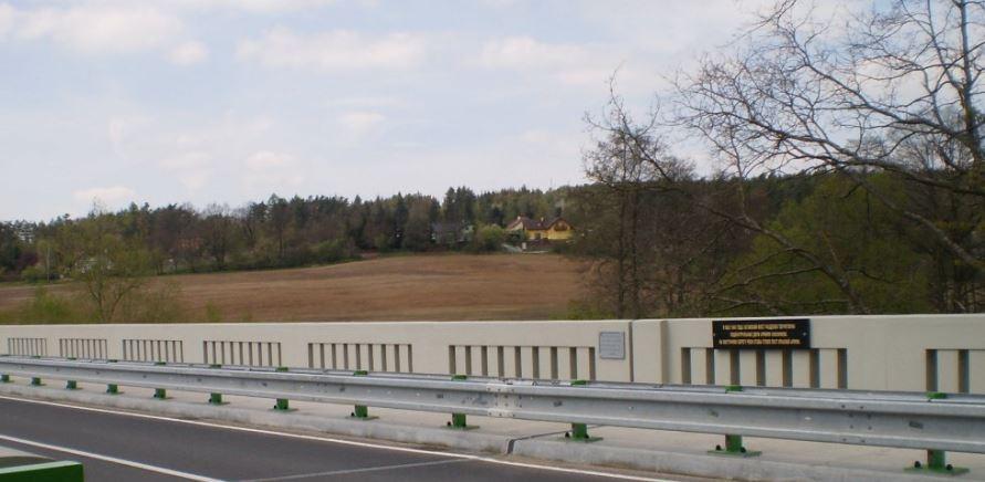 václava, podruhé za poslední výstavbou rodinných domků směrem na Dobev a