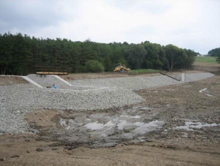 výpust (vpravo). Obr. 5.
