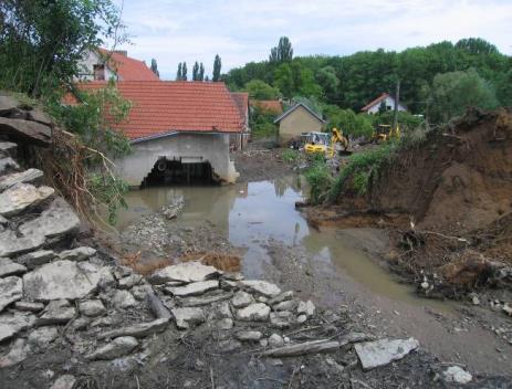Ihned po pominutí zvláštní povodně byly na