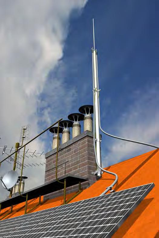 Obr. 4. Izolovaný hromosvod s vodičem HVI light Důležité upozornění: Nosnou konstrukci FV panelů je třeba pospojit s ekvipotenciální přípojnicí (EP) měděným vodičem (lanem) o minimálním průřezu 6 mm2.