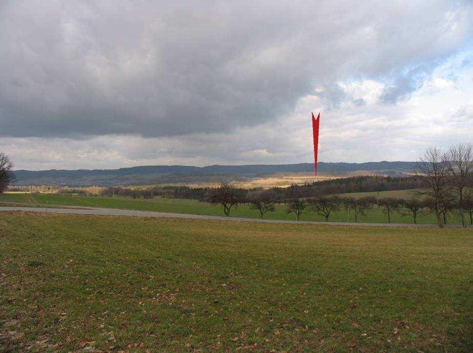 Pohled na území Libického újezdu od jihozápadu. Severní hranici újezdu tvoří masiv Železných hor.