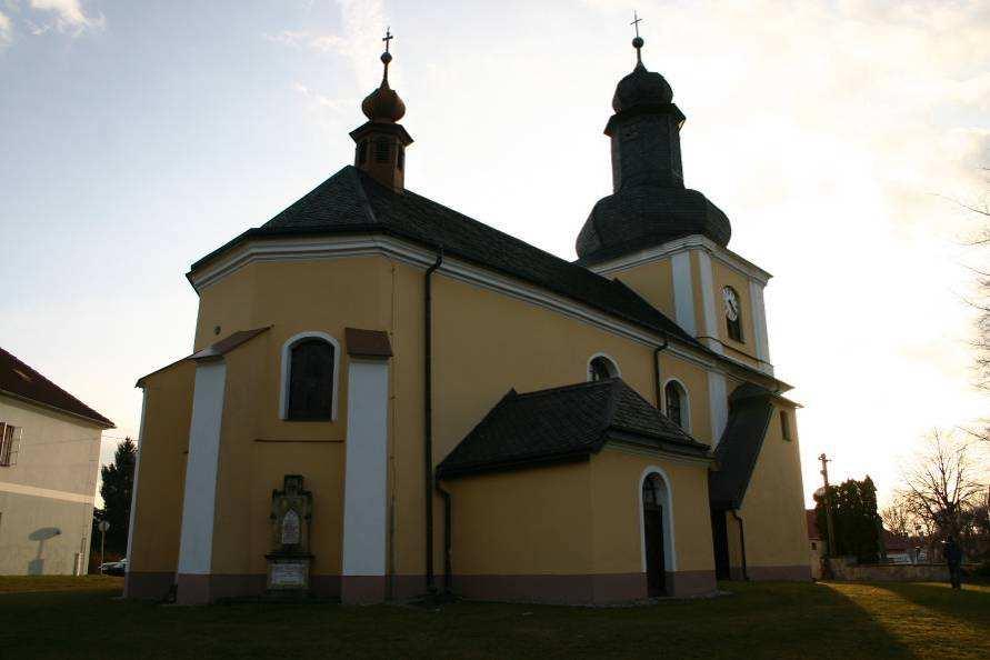 Plán kostela sv. Jiljí v Libici nad Doubravou. Černě vyznačena románská stavební fáze.