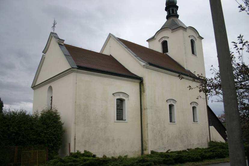 základě kombinace románských a gotických prvků lze vznik stavby datovat do období kolem poloviny 13. století.