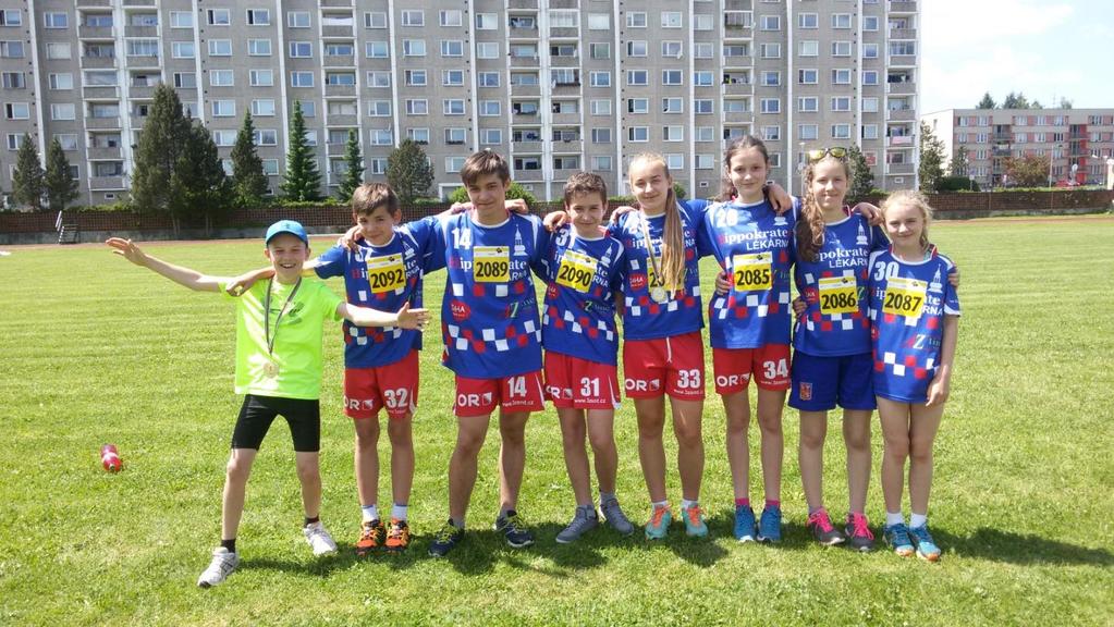 Školní knihovna Ke zkvalitnění čtenářství a k podpoře čtenářské gramotnosti na naší škole slouží školní knihovna. Beletrie je rozdělena do dvou věkových kategorií (označení červené: pro děti I.