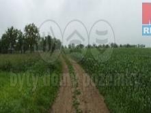 2. Veselí nad Moravou Zemědělské pozemky orná půda, o výměře 3 245 m 2, bez inženýrských