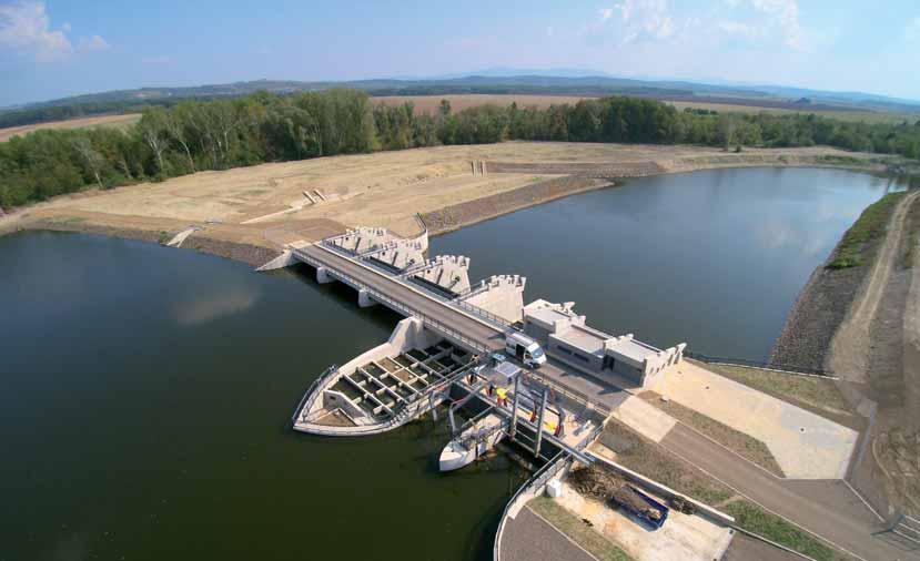 VODNÍ DÍLO ŽELIEZOVCE HYDROELECTRIC DAM ŽELIEZOVCE 1 Pavel Kasal, Branislav Antoš Výstavbou vodního díla Želiezovce se vytvořily podmínky pro energetické využití řeky Hron v této lokalitě.