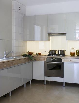 deskách či v koupelně při osvětlení zrcadla. LED pásky působí jednoduše a přitom elegantně a tak skvěle doplní veškeré vaše domácí prostory.