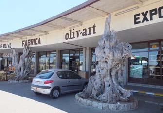 Vedlejším produktem této zemědělské činnosti je dřevo z přestárlých stromů, které je zde tradičně využíváno hlavně na výrobu umělecko-řemeslných předmětů, šperků, suvenýrů, ale i užitkových předmětů