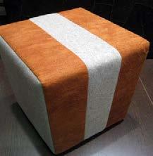 materiály Ukázka materiálu sešitého z menších dílů Barkcloth jako potahový materiál na lehátku změklá kůra po