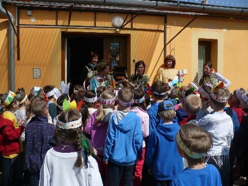 Oddělení Žabka centrum ekologické výchovy a vzdělávání dospělých p.č. Název kroužku Celkem MŠ ZŠ + SŠ Ostatní Vedoucí Ze SM 1. Country tance 11 11 Hrubošová 3 2.