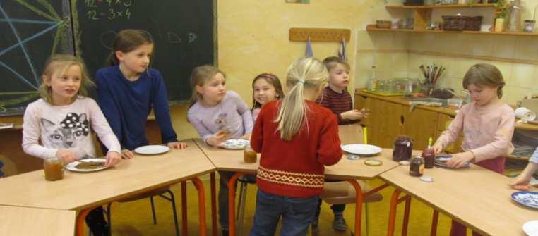 Klubík bývá hlavně na hřišti a na zahradě, ale když je opravdu nepříznivé počasí,