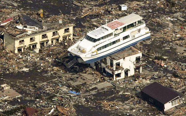 Katastrofální tsunami v dějinách 21. století -11. března 2011 -jedno z nejsilnějších zemětřesení -u východního pobřeží japonského ostrova Honšú.