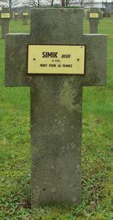 3. 1892, rodičům Karlu a Terezii, kteří bydleli v Bašce na Dřevěném kopci č.p. 95. Jeho sestra Marie (*1903 - +1945) zahynula při osvobozovacích bojích o Bašku.