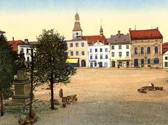 JiKo DÛm na námûstí Míru ã. p. 26, stojící v severní linii námûstí stejnû jako hotel Thiel, je znám také jako Hasiãsk dûm nebo DDM (DÛm dûtí a mládeïe).
