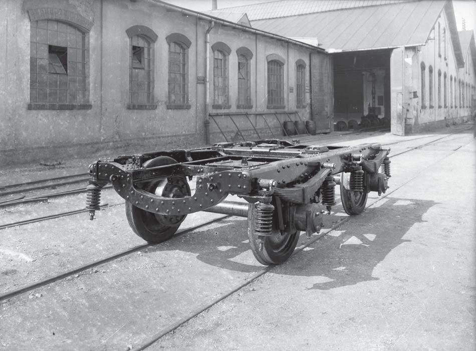 46 Motorové vozy z Tatry Kopřivnice Otočný podvozek motorového vozu M230.001. Měl rozvor náprav 2,4 m. nalisované na nápravách dvojkolí.