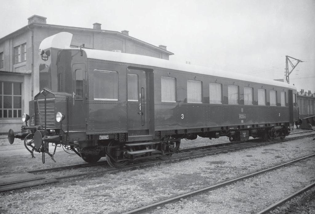 48 Motorové vozy z Tatry Kopřivnice M220.201 V roce 1927 proběhla v Kopřivnici stavba motorového vozu M220.201. U něj byly použité motory, jejich umístění a uspořádání převodovek prakticky shodné s předchozím vozem M230.