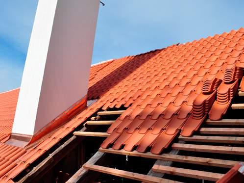 Zásady laťování Pokrývačská malta Malý prejz laťování 320 mm Velký prejz laťování 350 mm Každý prut musí být ukončen horní kůrkou (např. detail u okna, u štítu apod.).