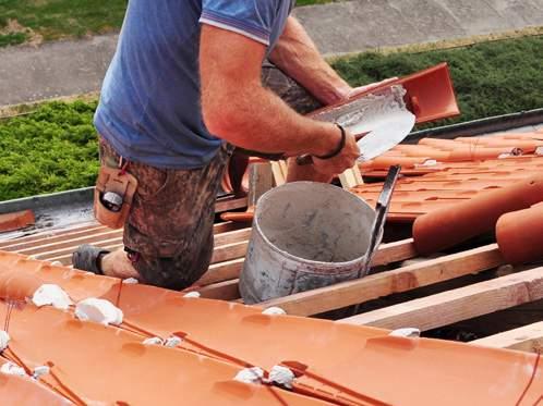 Pokládka do maltového lože Malý prejz Doplňková hydroizolační vrstva musí být navržena dle Pravidel pro navrhování a provádění střech vydaných Cechem klempířů, pokrývačů a tesařů ČR včetně správného