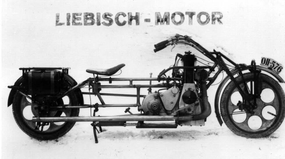 Jeho zdvihový objem byl tedy něco málo přes 800 cm3. Motor měl ventilový rozvod IOE (ventily nad sebou, tzv. F-hlava), kde sací ventil byl dutý a jeho středem procházel ventil výfukový.