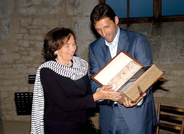 Během něj daroval majitel nakladatelství Tempus Libri Zdeněk Stejskal vzácnou památku českého písemnictví, faksimile Bible kutnohorské, Nadačnímu fondu Václava a Livie Klausových.