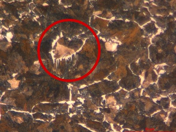 PRAKTICKÉ APLIKACE Impact test použitý pro testování materiálu kol kolejových vozidel - feriticko-perlitická struktura s občasným výskytem Widmannstättenovy struktury - impact testem nebylo zjištěno,