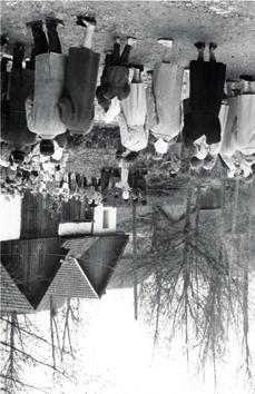 Kheralovou a Arnoštku Pavlišovou. Druhá fotografie je z předjaří, z doby, kdy do Osíka nastoupil nový řídící učitel Josef Dastych. Byl to vynikající učitel, malíř a muzikant.