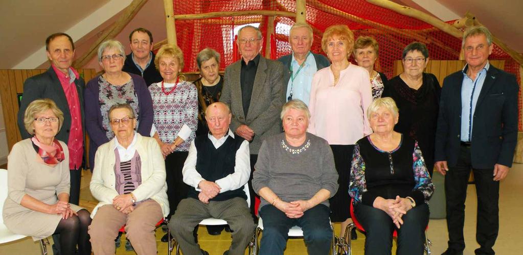 SLAVNOSTNÍ SETKÁNÍ V KLUBU SENIORŮ Na Den učitelů 28. 3. 2018 přijali pozvání pedagogové, kteří v naší základní škole prožili hodně let, někteří téměř celý profesní život.