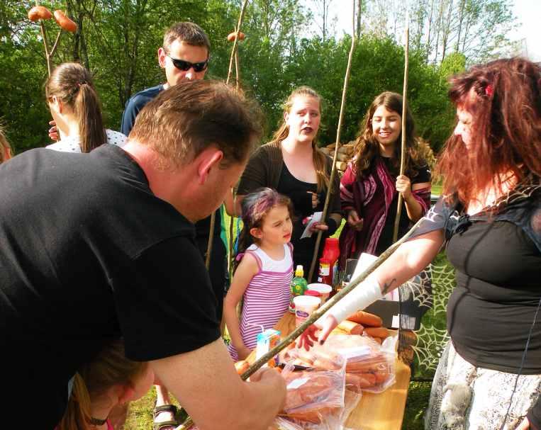 UKLIĎME SVĚT, UKLIĎME ČESKO 7. 4. 2018 V sobotu 7. 4. 2018 se žáci a učitelé Základní školy a Mateřské školy Bělé pod Pradědem zúčastnili celorepublikové dobrovolnické akce Ukliďme svět, ukliďme Česko.