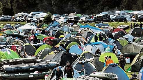 Česká republika 25. května 2018 17 Jak celý systém funguje vpraxi? Turista většinou majitel karavanu, obytného auta nebo stanu sipřes web vyhledá, kam chce jet.