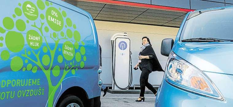 Vedle investic do umělé inteligence se jeden znejvětších zaměstnavatelů v regionu začal zaměřovat narozvíjející se trh selektromobily azačal pracovat na vývoji bateriových systémů.