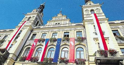 46 25. května 2018 Zaměstnání Vyrábí pro vesmírné satelity Imalé firmy dokážou velké věci. Sedm zaměstnanců v pardubické firmě Toseda pracuje na vývoji high-tech materiálů.