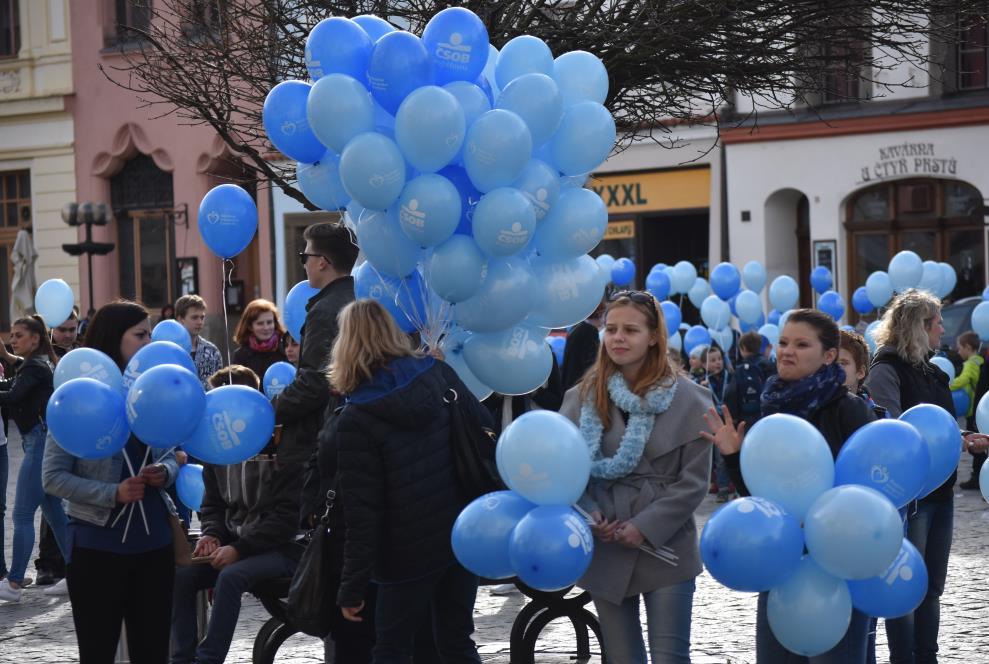 z Konzervatoře Pardubice rozpohyboval průvod a umocnil tak zážitek z celé akce.