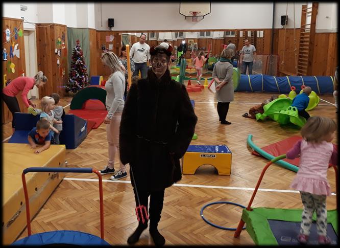 Událo se v listopadu Listopad v keramické dílně AZ Centra Listopadovy me síc je jiz tradic ne v keramicke dílne velmi rus ny. Pr ípravy keramicky ch dekorací a da rku musí zac ít vz dy co nejdr íve.