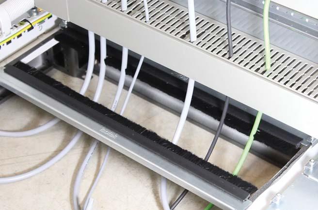 Systém KDR-BES je vhodný k ochraně rozváděčů proti vniknutí hrubých nečistot. a poznámky Snadná dodatečná montáž bez odpojování kabelů. Plechy je možné montovat okolo existující kabeláže.