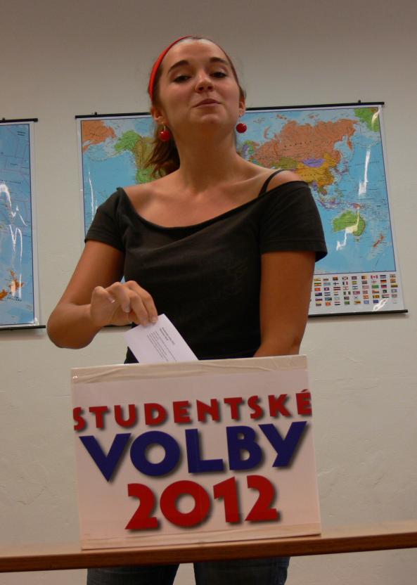 SPOLEČENSKÁ RUBRIKA ŽIVOTNÍ JUBILEA V MĚSÍCI ŘÍJNU OSLAVÍ 70 let pan Šamárek Karel 65 let pan Panáček Miroslav BLAHOPŘEJEME GYMNÁZIUM VÍTKOV STUDENTSKÉ VOLBY 2012 ANEB SLIBY SE MAJÍ PLNIT NEJENOM O