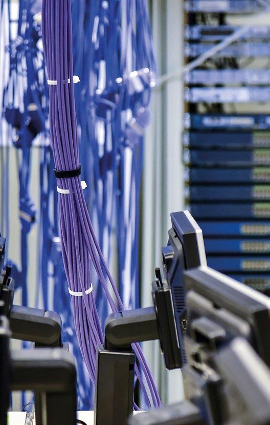 Ústavya centra na FIT Ústavinformačních systémů Ústav informačních systémů zajišťuje výuku předmětů magisterského oboru Informační systémy, který zahrnuje oblasti programování, formálních jazyků a