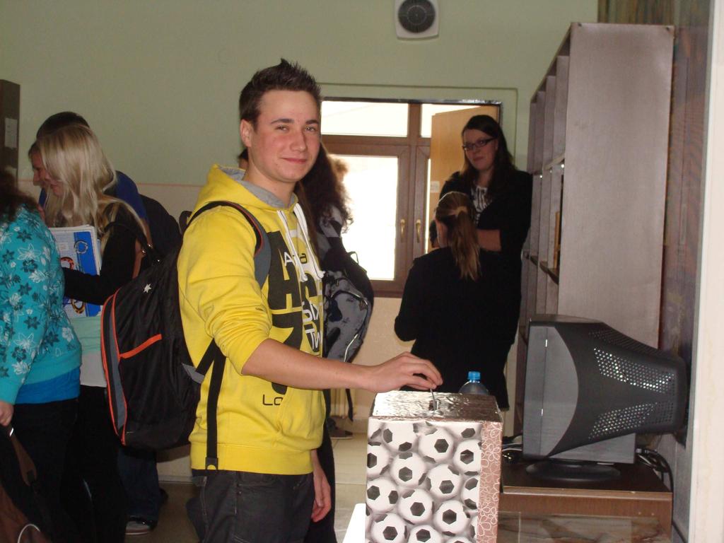 ČINNOST PŘEDMĚTOVÉ KOMISE ZSV A AKTIVITY MINIMÁLNÍHO PREVENTIVNÍHO PROGRAMU Studentské prezidentské volby Mezi výrazné změny politického systému v naší zemi patří bezesporu úprava voleb prezidenta