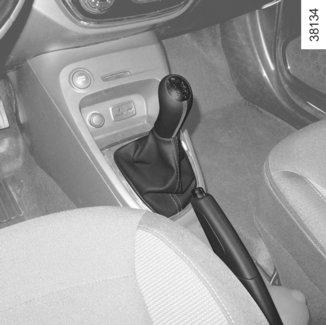 ŘADICÍ PÁKA/RUČNÍ BRZDA Řadicí páka Zařazení zpětného chodu Vozidla s mechanickou převodovkou: dle mřížky nakreslené na rukojeti 1.