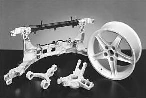 Obr. 3.8 Součástky automobilů ze slitiny hliníku vyrobené technologií squeeze casting [25] Tab. 3.6 Značení slitin hliníku na odlitky podle norem DIN 1712 a DIN 1725 Slitina 1xx.x 2xx.x 3xx.x 4xx.