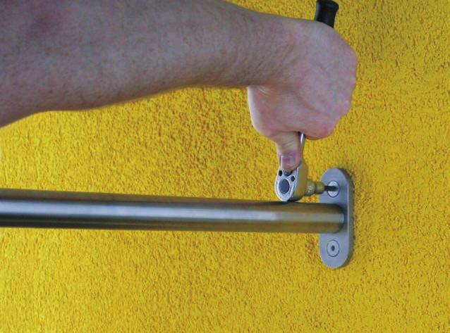 6.020 Univerzální montážní deska UMP -LU-Q Universal fixation plate UMP -LU-Q Vyřízněte závit v průchodu skrz kompozitní i hliníkovou desku. Cut thread through the compact and aluminium plate.