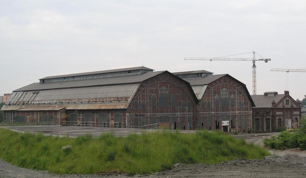 Obrázek 9: Objekt elektrocentrály (tzv. dvojhalí) vlevo a ústředny Foto: Jan Roháč, 2010 Projekt Nové Karoliny je také v souladu se strategickým plánem Ostravy.