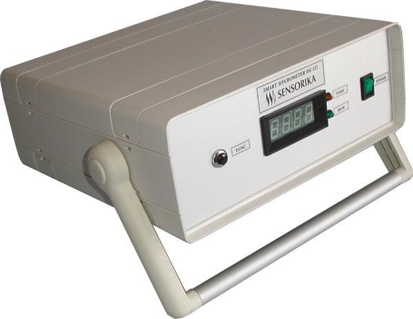 NÁVOD NA ÚDRŽBU Inteligentní hygrometry - převodníky vlhkosti a teploty HUMISTAR jsou po stránce elektroniky bezúdržbová zařízení.