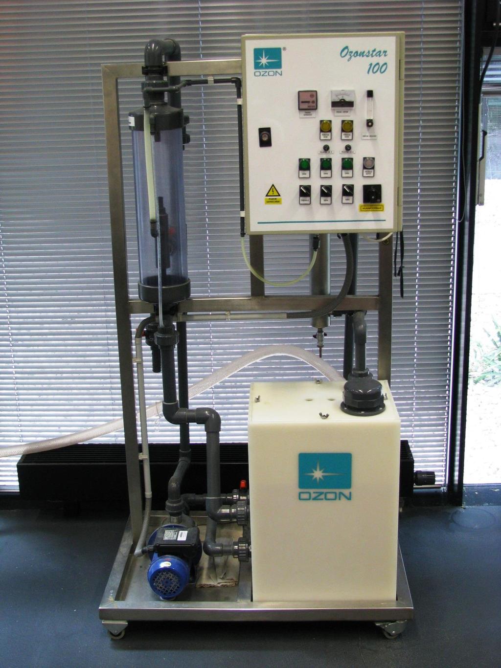 Obrázek 4 Laboratorní ozonizační zařízení pro