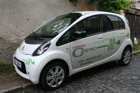 Citroen C-Zero malý osobní automobil Kapacita baterií: 16 kwh Dojezd: 150 km Spotřeba: