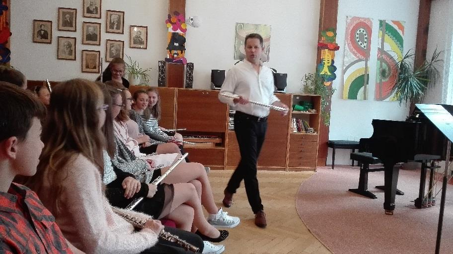 Celé odpoledne se neslo v radostné a přátelské atmosféře. Pan Jan Ostrý vedl seminář velice profesionálně a dokázal své cenné rady předat dětem s humorem a způsobem blízkým jejich věku.