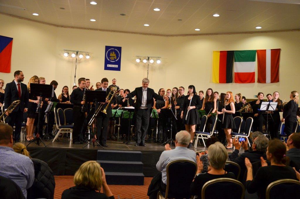 orchestr nám přinesl nejen vzácné zkušenosti, ale také mnoho přátel, legrace a vzpomínek. Jsme vděční, že můžeme hrát v takovém orchestru. Adéla Přibylová Co k tomu dodat.