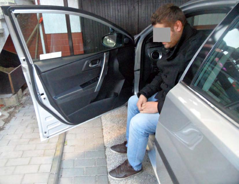 disturbance of gait. YES Fig. 6: The getting out of the car on both legs/ feet is proper.